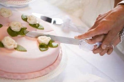 Temple bans two women for cutting a cake