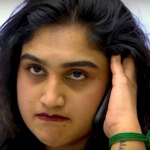 Vanitha spotted talking with mobile phone in Bigg Boss