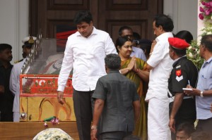 Karunanidhi death: Political leaders and Celebrities pay homage