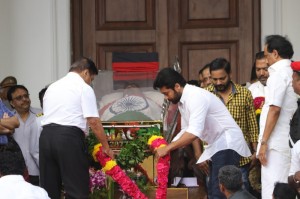 Karunanidhi death: Political leaders and Celebrities pay homage