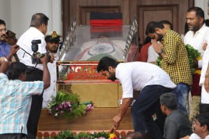 Karunanidhi death: Political leaders and Celebrities pay homage