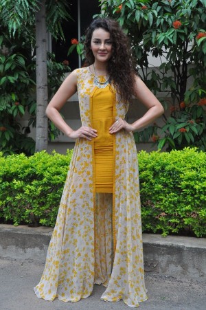 Seerat Kapoor (aka) SeeratKapoor