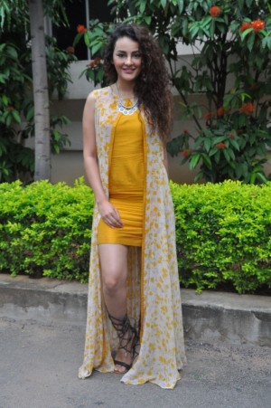 Seerat Kapoor (aka) SeeratKapoor